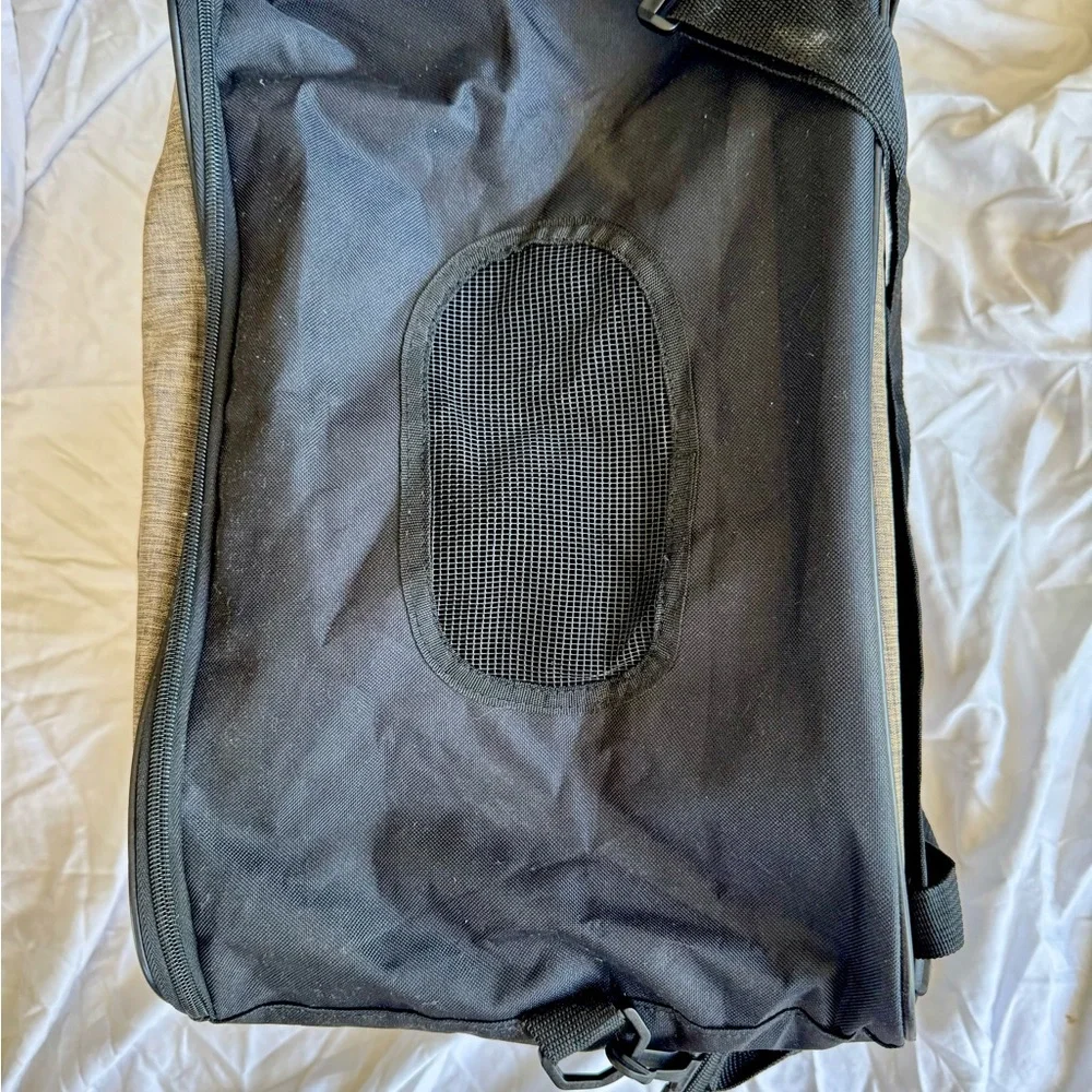 *US PET CLUB* MEDIUM SIZE PET CARRIER/BACKPACK SUPER COMFY FOR YOUR PET